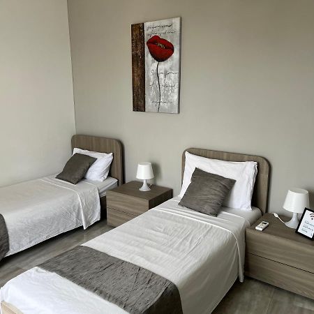 F10 Room 3, Private Room Two Single Beds Shared Bathroom In Shared Flat Msida Εξωτερικό φωτογραφία