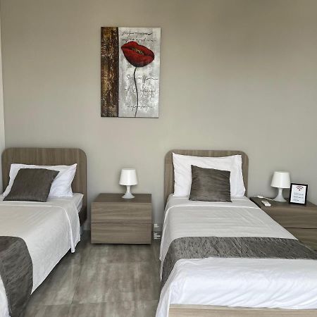 F10 Room 3, Private Room Two Single Beds Shared Bathroom In Shared Flat Msida Εξωτερικό φωτογραφία