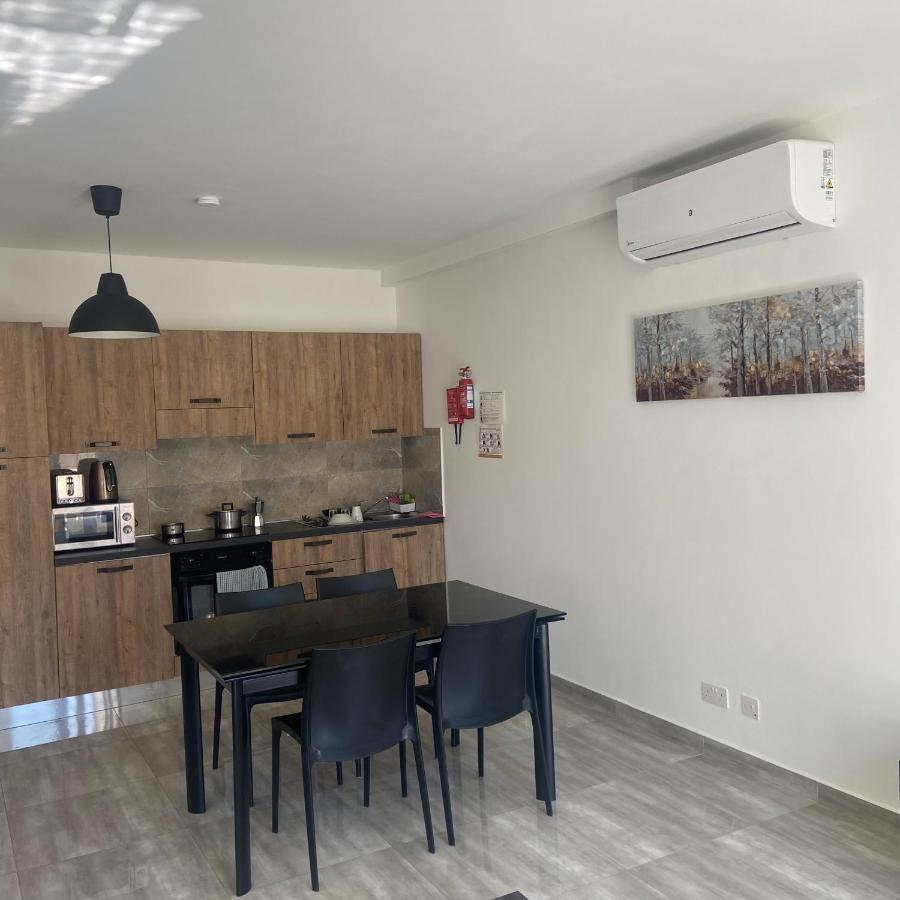 F10 Room 3, Private Room Two Single Beds Shared Bathroom In Shared Flat Msida Εξωτερικό φωτογραφία