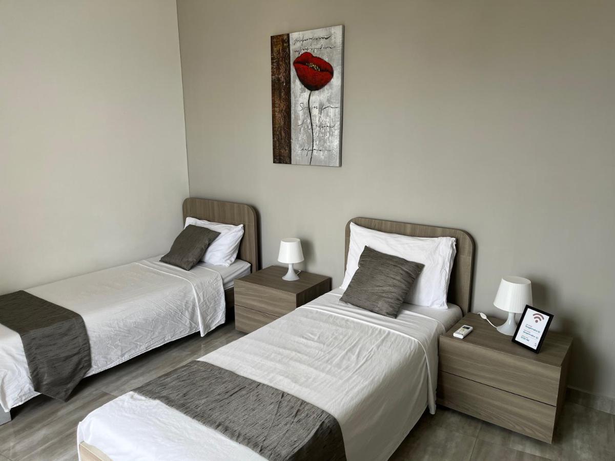 F10 Room 3, Private Room Two Single Beds Shared Bathroom In Shared Flat Msida Εξωτερικό φωτογραφία