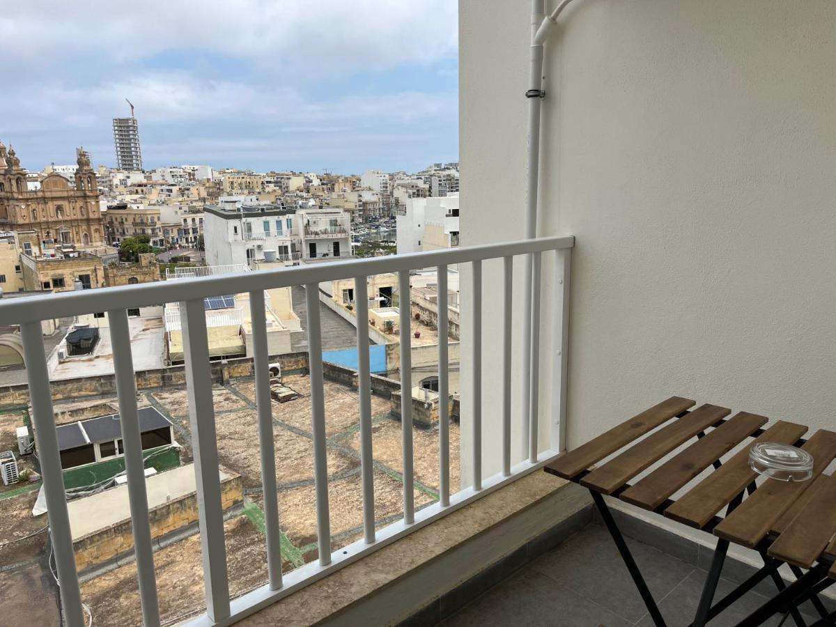 F10 Room 3, Private Room Two Single Beds Shared Bathroom In Shared Flat Msida Εξωτερικό φωτογραφία